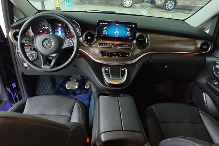 Used Mercedes-Benz V-Class 2021 V 260 Prestige Edition Center Console