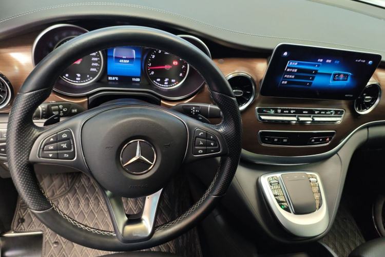 Used Mercedes-Benz V-Class 2021 V 260 L Long-wheelbase Luxury Edition Center Console