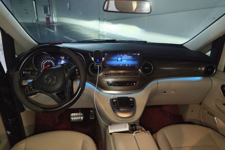 Used Mercedes-Benz V-Class 2021 V 260 Prestige Edition Center Console