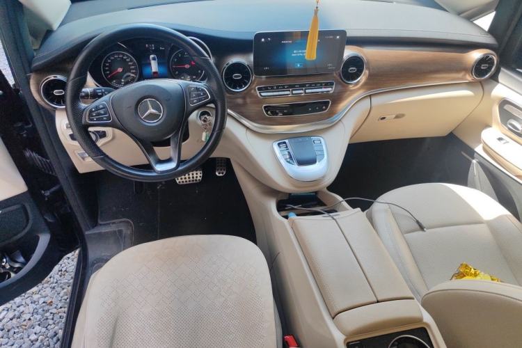 Used Mercedes-Benz V-Class 2021 V 260 L Long-wheelbase Luxury Edition Center Console