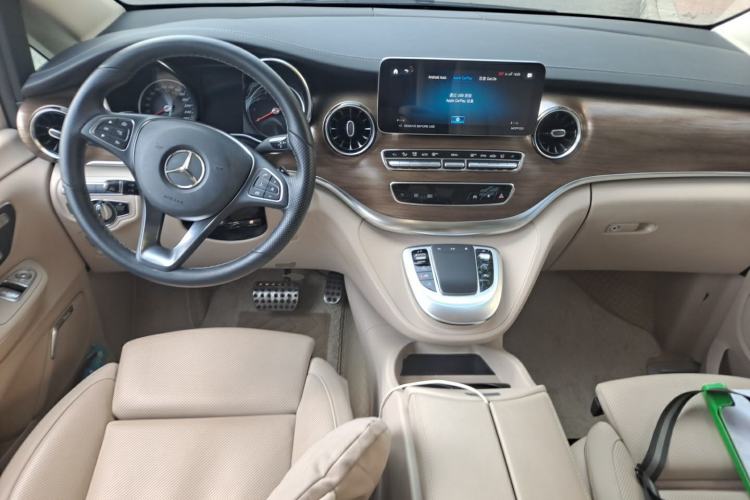 Used Mercedes-Benz V-Class 2021 V 260 L Long-wheelbase Luxury Edition Center Console