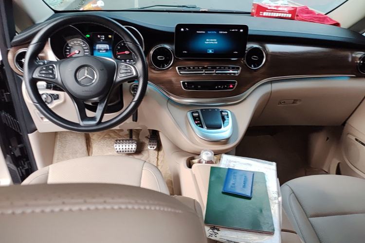 Used Mercedes-Benz V-Class 2021 V 260 Prestige Edition Center Console