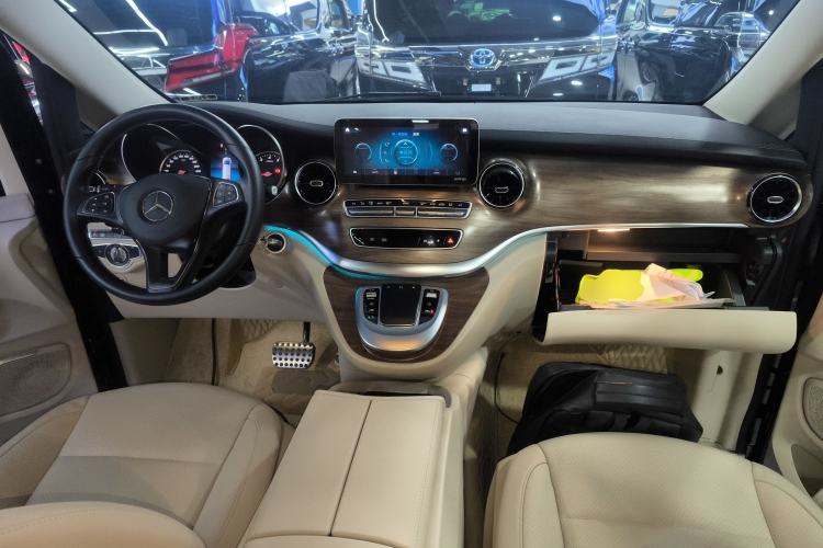 Used Mercedes-Benz V-Class 2021 V 260 L Long Wheelbase Prestige Edition Center Console
