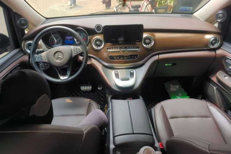 Used Mercedes-Benz V-Class 2021 V 260 L Long-wheelbase Luxury Edition Center Console