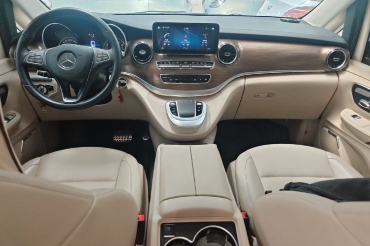 Used Mercedes-Benz V-Class 2021 V 260 Prestige Edition Center Console