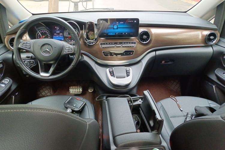 Used Mercedes-Benz V-Class 2021 V 260 L Long Wheelbase Prestige Edition Center Console