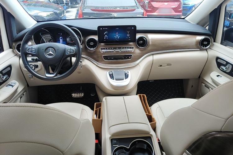 Used Mercedes-Benz V-Class 2021 V 260 L Long-wheelbase Luxury Edition Center Console