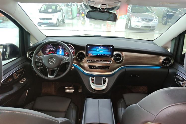 Used Mercedes-Benz V-Class 2021 V 260 Prestige Edition Center Console