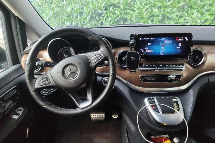 Used Mercedes-Benz V-Class 2021 V 260 Prestige Edition Center Console