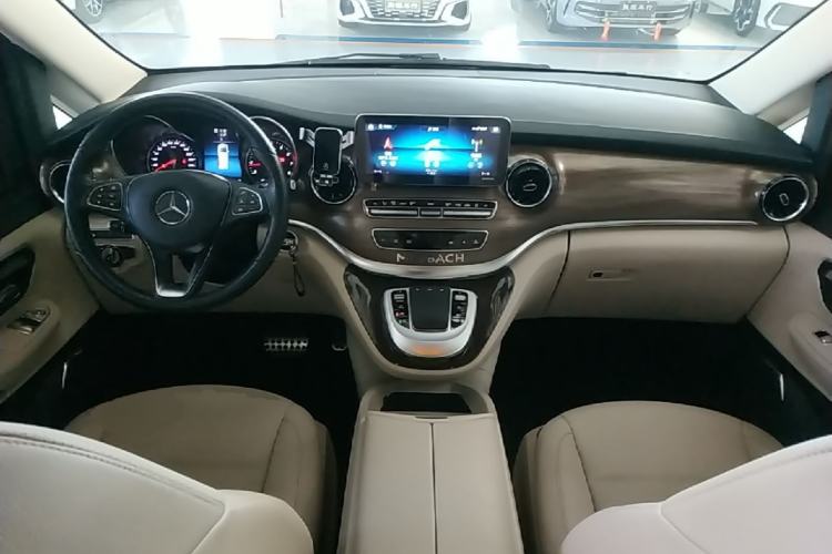 Used Mercedes-Benz V-Class 2021 V 260 L Long-wheelbase Luxury Edition Center Console
