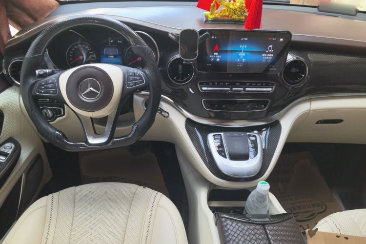 Used Mercedes-Benz V-Class 2021 V 260 Avantgarde Edition Center Console