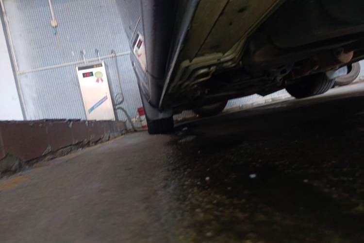 Used Mercedes-Benz V-Class  Chassis Rear Left