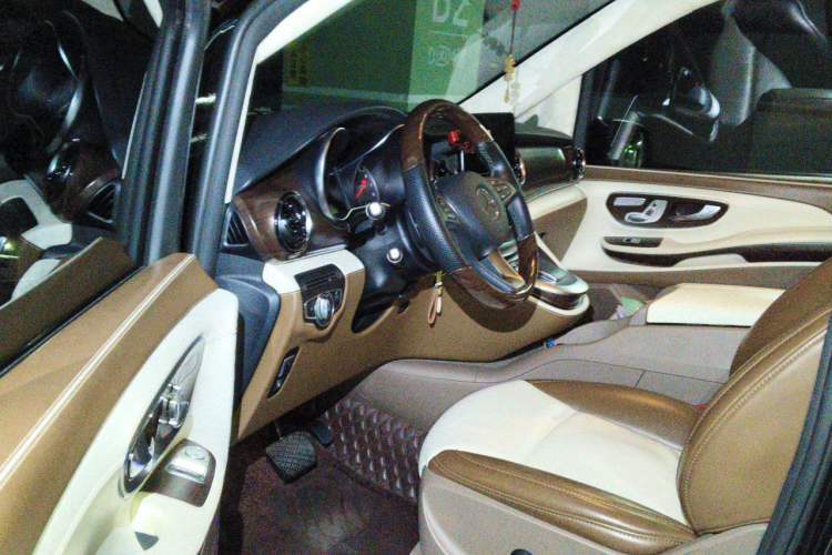 Used Mercedes-Benz V-Class 2021 V 260 Avantgarde Edition Driver Seat
