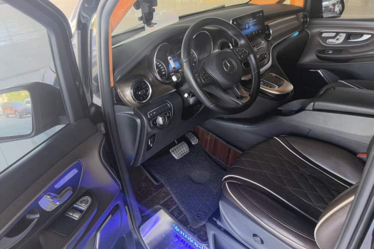 Used Mercedes-Benz V-Class 2021 V 260 Avantgarde Edition Driver Seat