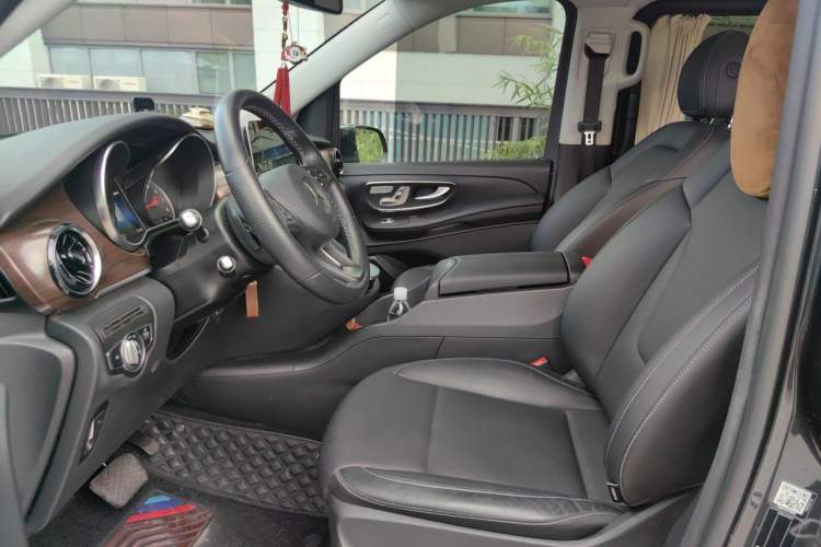 Used Mercedes-Benz V-Class 2021 V 260 Avantgarde Edition Driver Seat