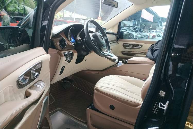 Used Mercedes-Benz V-Class 2021 V 260 Avantgarde Edition Driver Seat