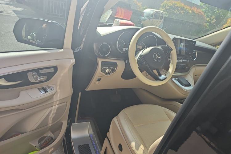 Used Mercedes-Benz V-Class 2021 V 260 Avantgarde Edition Driver Seat