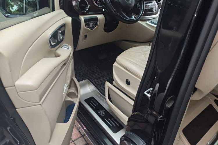 Used Mercedes-Benz V-Class 2021 V 260 Avantgarde Edition Driver Seat