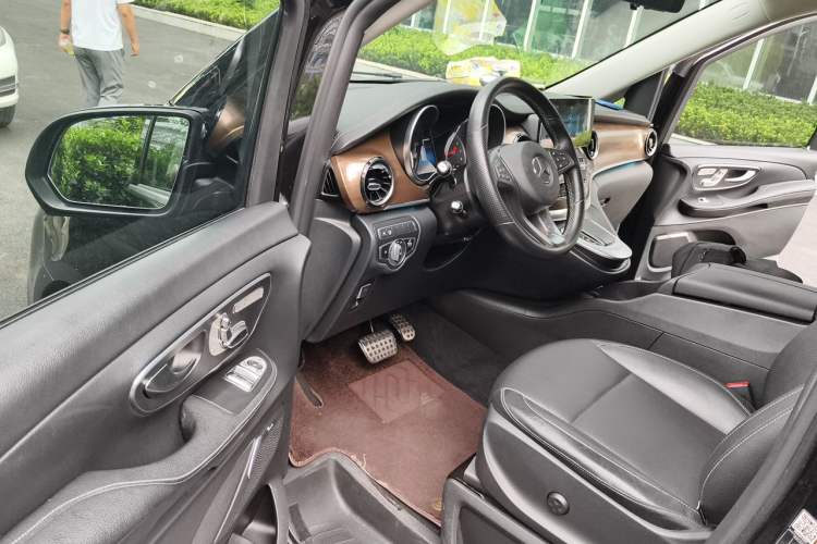 Used Mercedes-Benz V-Class 2021 V 260 L Long-wheelbase Luxury Edition Driver Seat