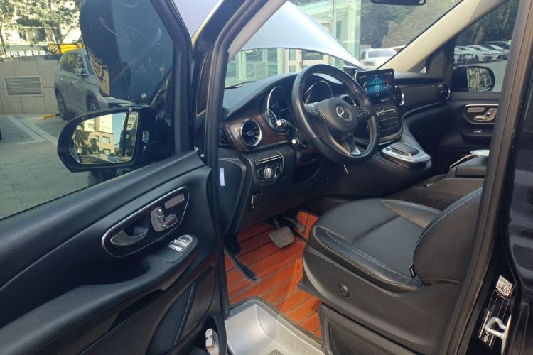 Used Mercedes-Benz V-Class 2021 V 260 Avantgarde Edition Driver Seat