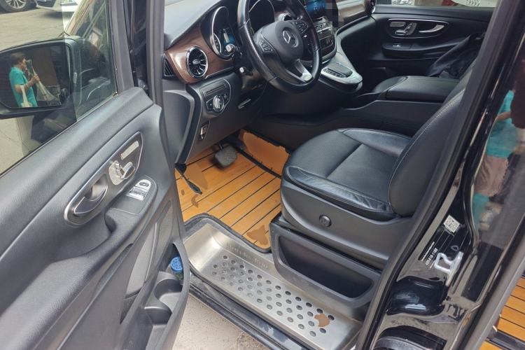Used Mercedes-Benz V-Class 2021 V 260 Avantgarde Edition Driver Seat