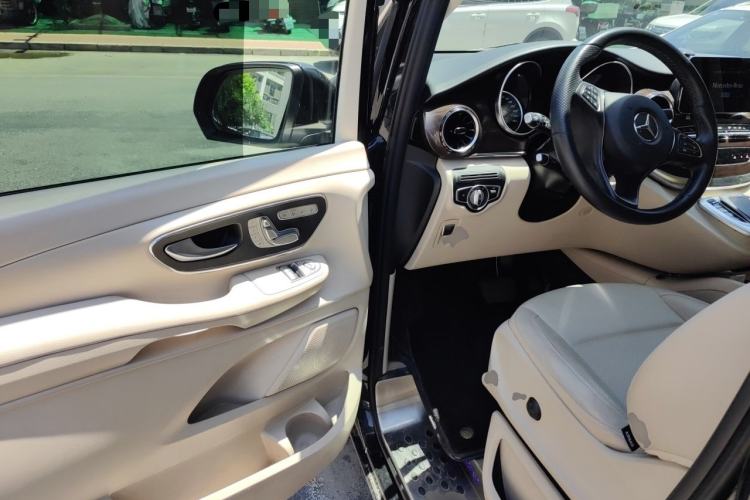 Used Mercedes-Benz V-Class 2021 V 260 Avantgarde Edition Driver Seat