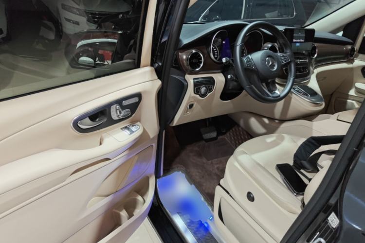 Used Mercedes-Benz V-Class 2021 V 260 Avantgarde Edition Driver Seat
