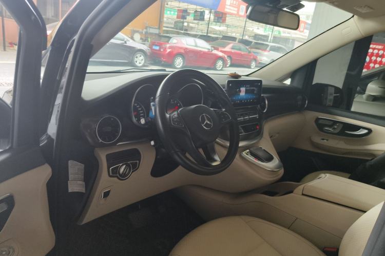 Used Mercedes-Benz V-Class 2021 V 260 Avantgarde Edition Driver Seat