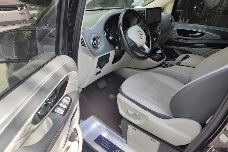 Used Mercedes-Benz V-Class 2021 V 260 Avantgarde Edition Driver Seat