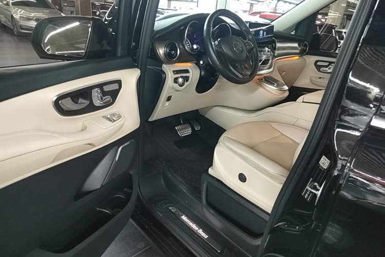 Used Mercedes-Benz V-Class 2021 V 260 Prestige Edition Driver Seat