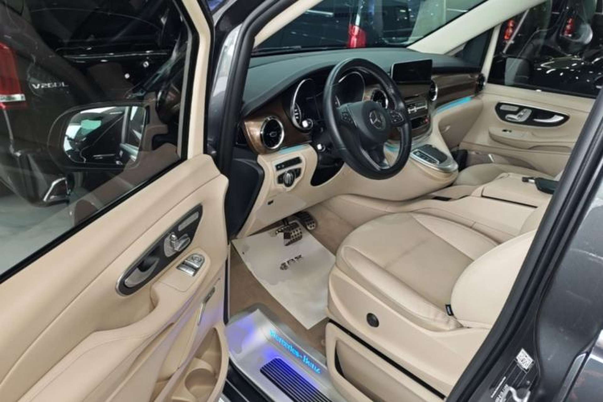 Used Mercedes-Benz V-Class 2021 V 260 L Long-wheelbase Luxury Edition Driver Seat