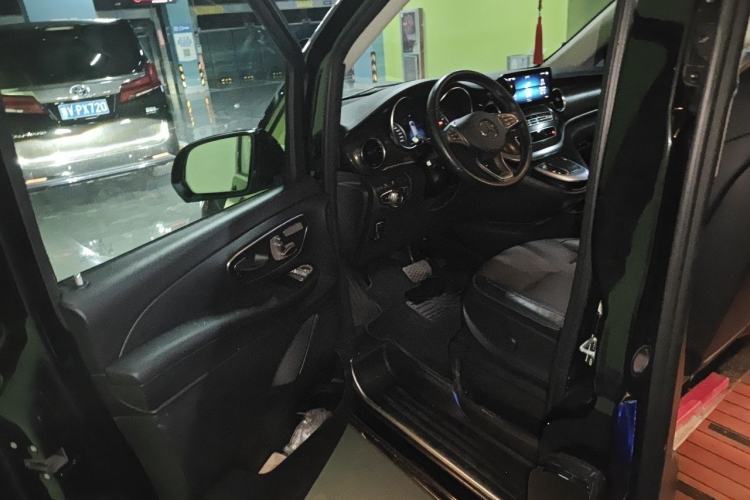 Used Mercedes-Benz V-Class 2021 V 260 Avantgarde Edition Driver Seat