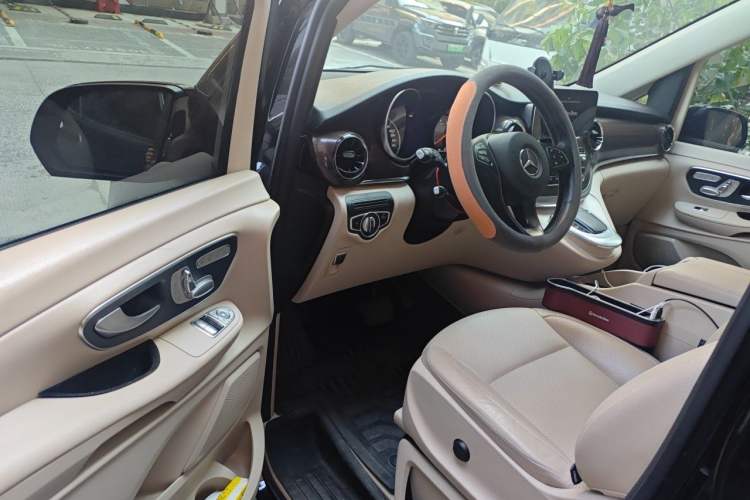 Used Mercedes-Benz V-Class 2021 V 260 Avantgarde Edition Driver Seat