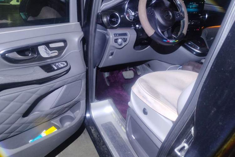 Used Mercedes-Benz V-Class 2021 V 260 L Long-wheelbase Luxury Edition Driver Seat