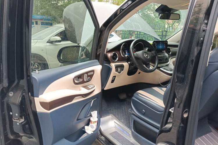 Used Mercedes-Benz V-Class 2021 V 260 Avantgarde Edition Driver Seat