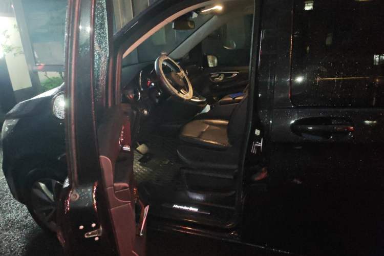 Used Mercedes-Benz V-Class 2021 V 260 Avantgarde Edition Driver Seat