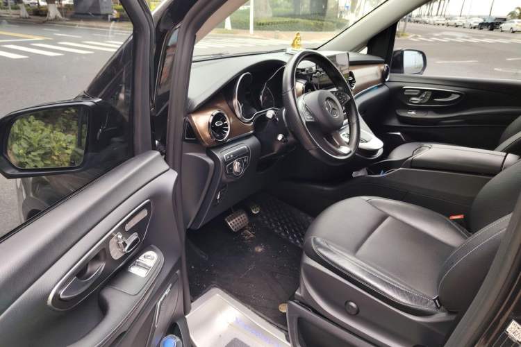 Used Mercedes-Benz V-Class 2021 V 260 L Long-wheelbase Luxury Edition Driver Seat