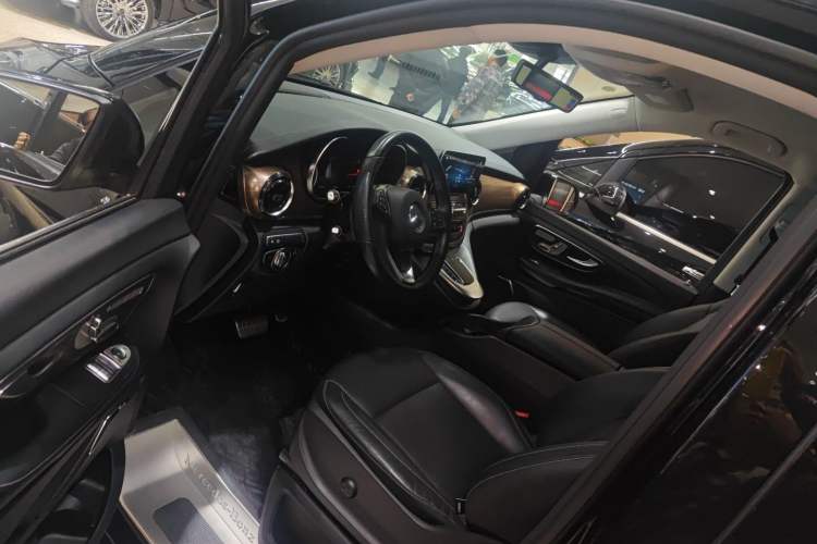 Used Mercedes-Benz V-Class 2021 V 260 L Long-wheelbase Luxury Edition Driver Seat