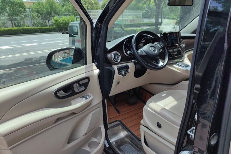 Used Mercedes-Benz V-Class 2021 V 260 Avantgarde Edition Driver Seat
