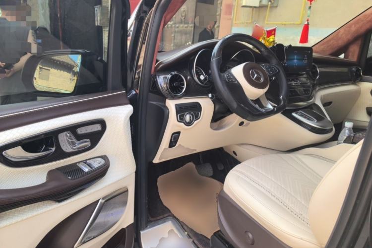Used Mercedes-Benz V-Class 2021 V 260 Avantgarde Edition Driver Seat