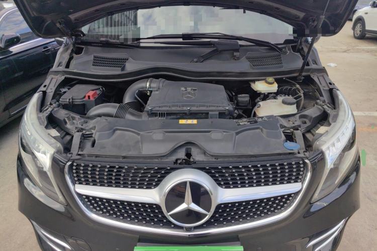 Used Mercedes-Benz V-Class 2021 V 260 Avantgarde Edition Engine Bay