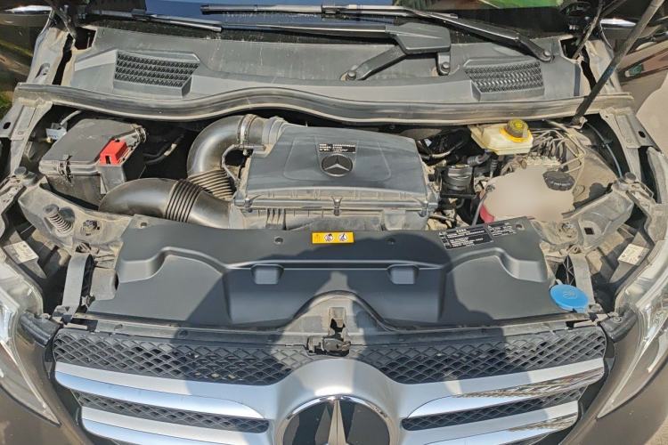 Used Mercedes-Benz V-Class 2021 V 260 Avantgarde Edition Engine Bay