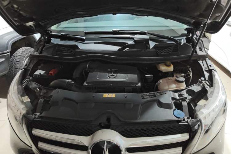 Used Mercedes-Benz V-Class 2021 V 260 Avantgarde Edition Engine Bay