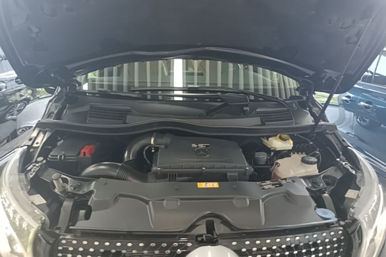 Used Mercedes-Benz V-Class 2021 V 260 Avantgarde Edition Engine Bay