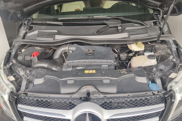 Used Mercedes-Benz V-Class 2021 V 260 Avantgarde Edition Engine Bay