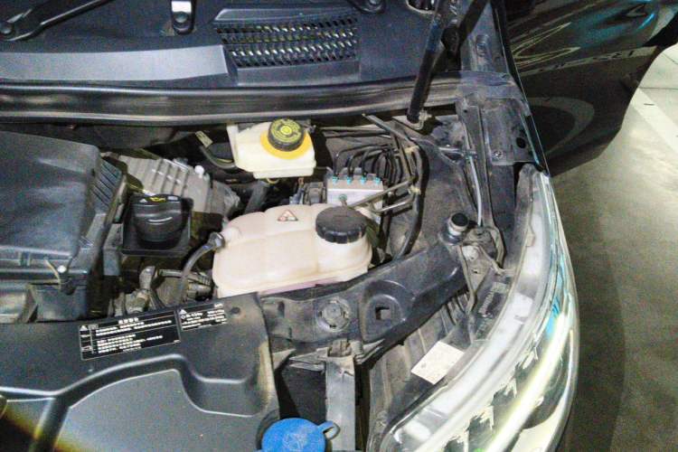 Used Mercedes-Benz V-Class 2021 V 260 Avantgarde Edition Engine Bay Left