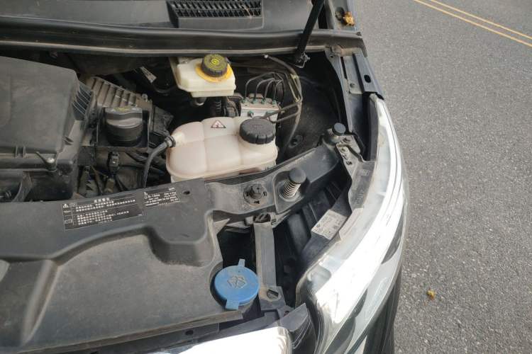 Used Mercedes-Benz V-Class 2021 V 260 Avantgarde Edition Engine Bay Left