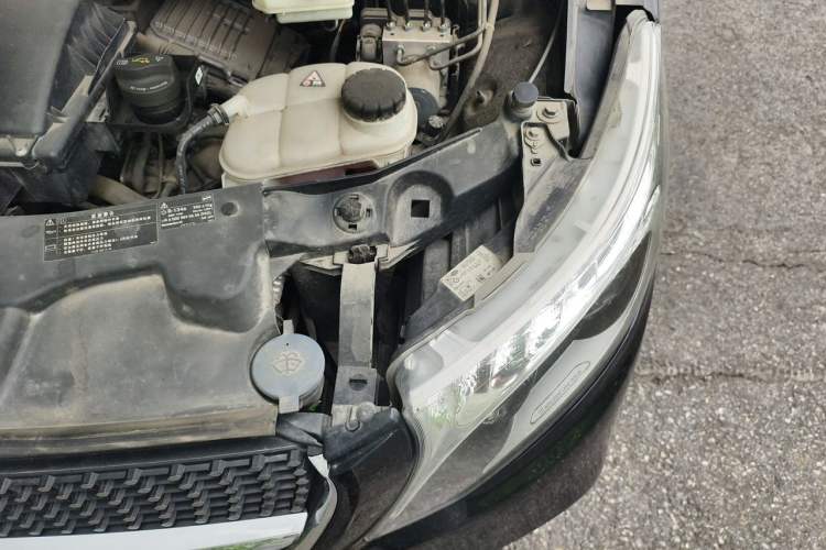 Used Mercedes-Benz V-Class 2021 V 260 L Long-wheelbase Luxury Edition Engine Bay Left
