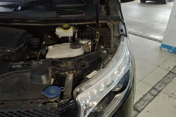 Used Mercedes-Benz V-Class 2021 V 260 Avantgarde Edition Engine Bay Left
