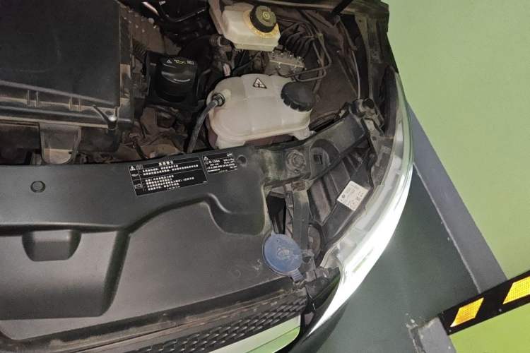 Used Mercedes-Benz V-Class 2021 V 260 Avantgarde Edition Engine Bay Left